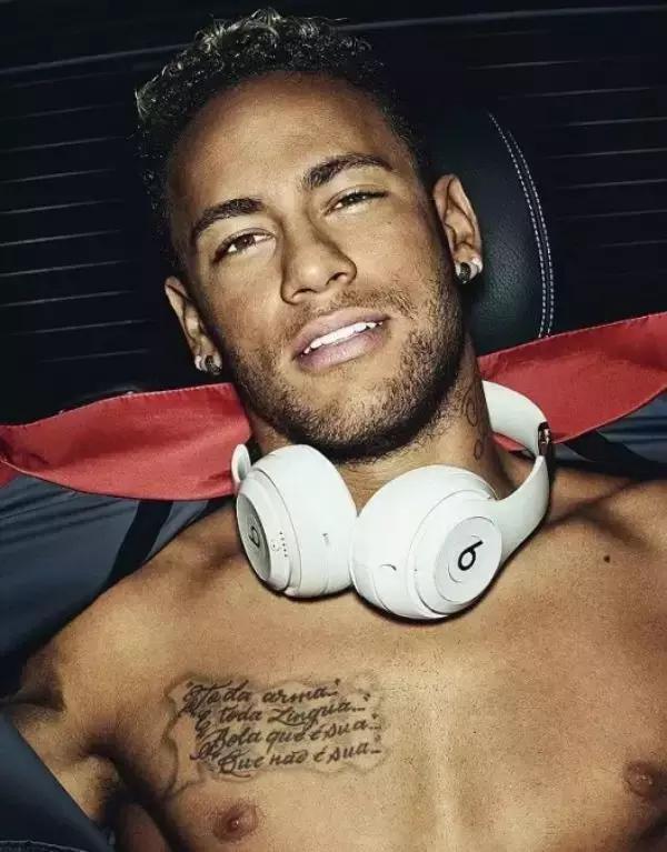 我是足球鞋，但别人都说我丑