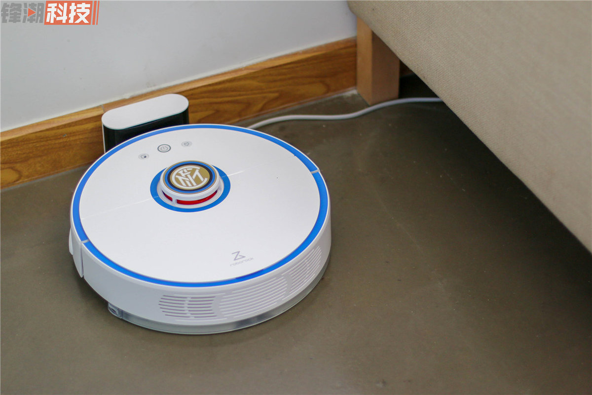 冲着这个「国米标」,买爆!石头扫地机器人国米版轻体验