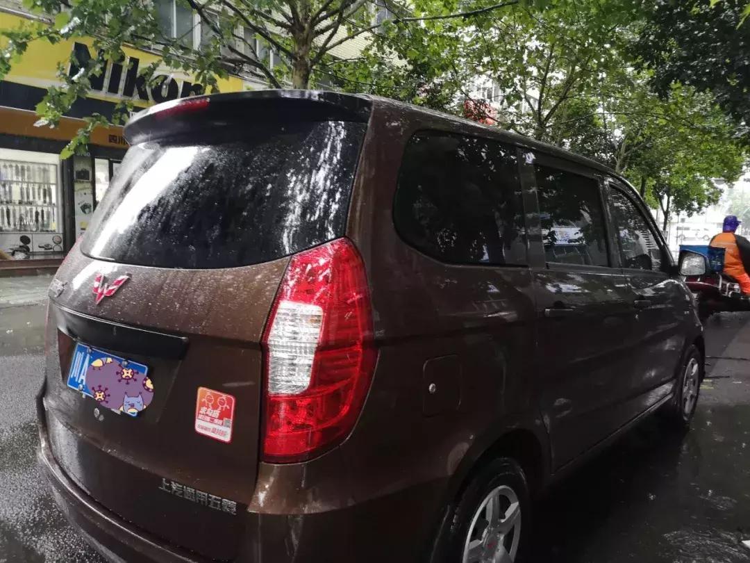 “5个单子都是拉人！”，实测成都暴雨下的货拉拉和58速运