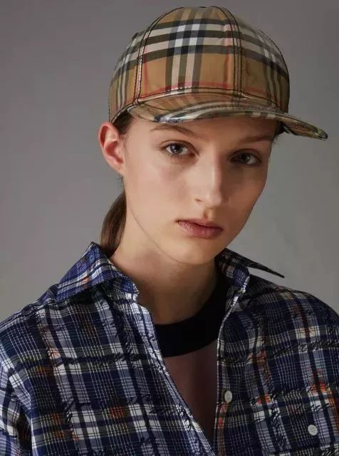 不get一件pvc单品，还怎么愉快的做彼此的塑胶姐妹花？