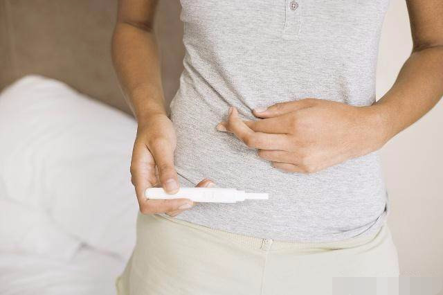 怀孕的时候有哪些身体反应和症状,怀孕第一个月身体有什么反应