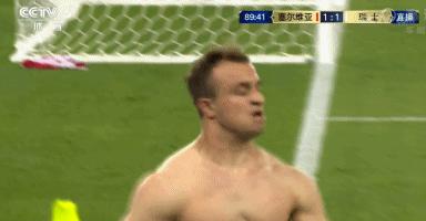 足球球员经典庆祝动作摸胡子,脱衣庆祝进球的球员