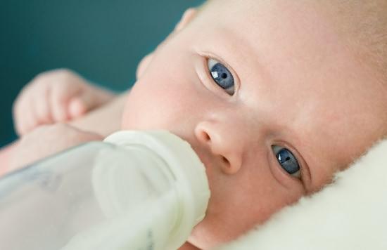 新生儿可以母乳和奶粉混合喂养吗,新生儿奶粉喂养舌苔白厚怎么处理