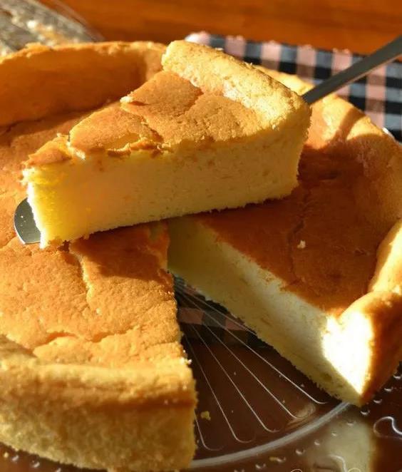 重芝士蛋糕烤完会裂开,轻乳酪芝士蛋糕开裂