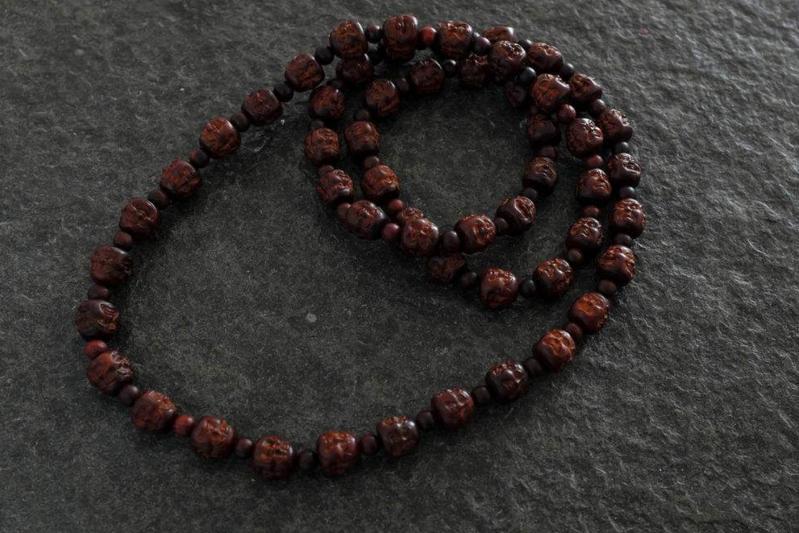 真正的小叶紫檀手串要多少钱一串,真正的小叶紫檀手串大约多少钱