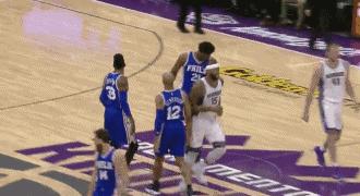 运动员为什么总喜欢摸鞋底,为什么运动员喜欢摸鞋底