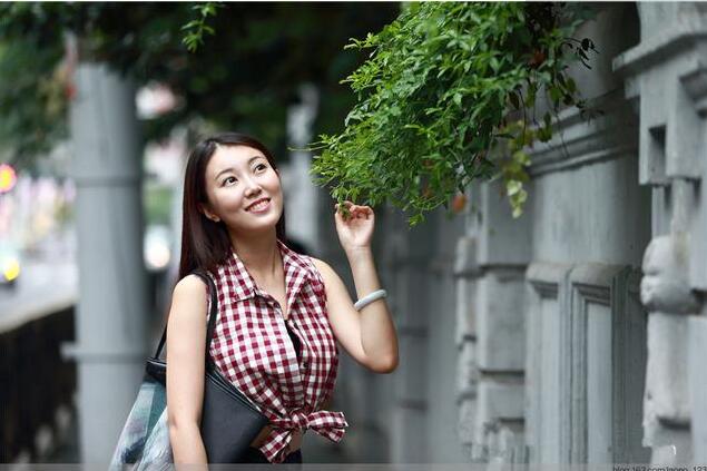 亲她的时候躲闪是为啥,想亲她怎么办