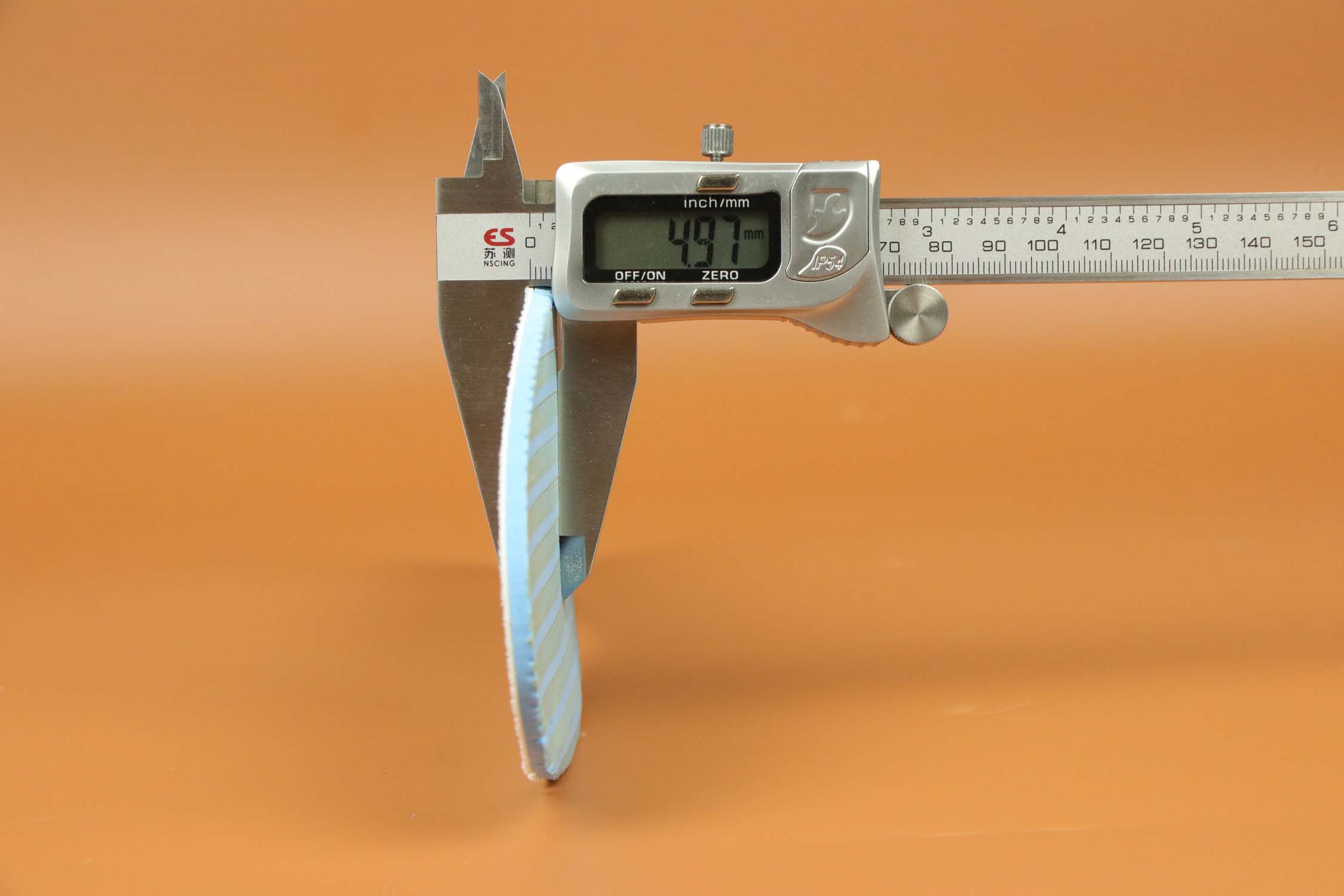 aj1北卡蓝联名ow什么皮面的,ow联名aj1北卡蓝明星穿搭