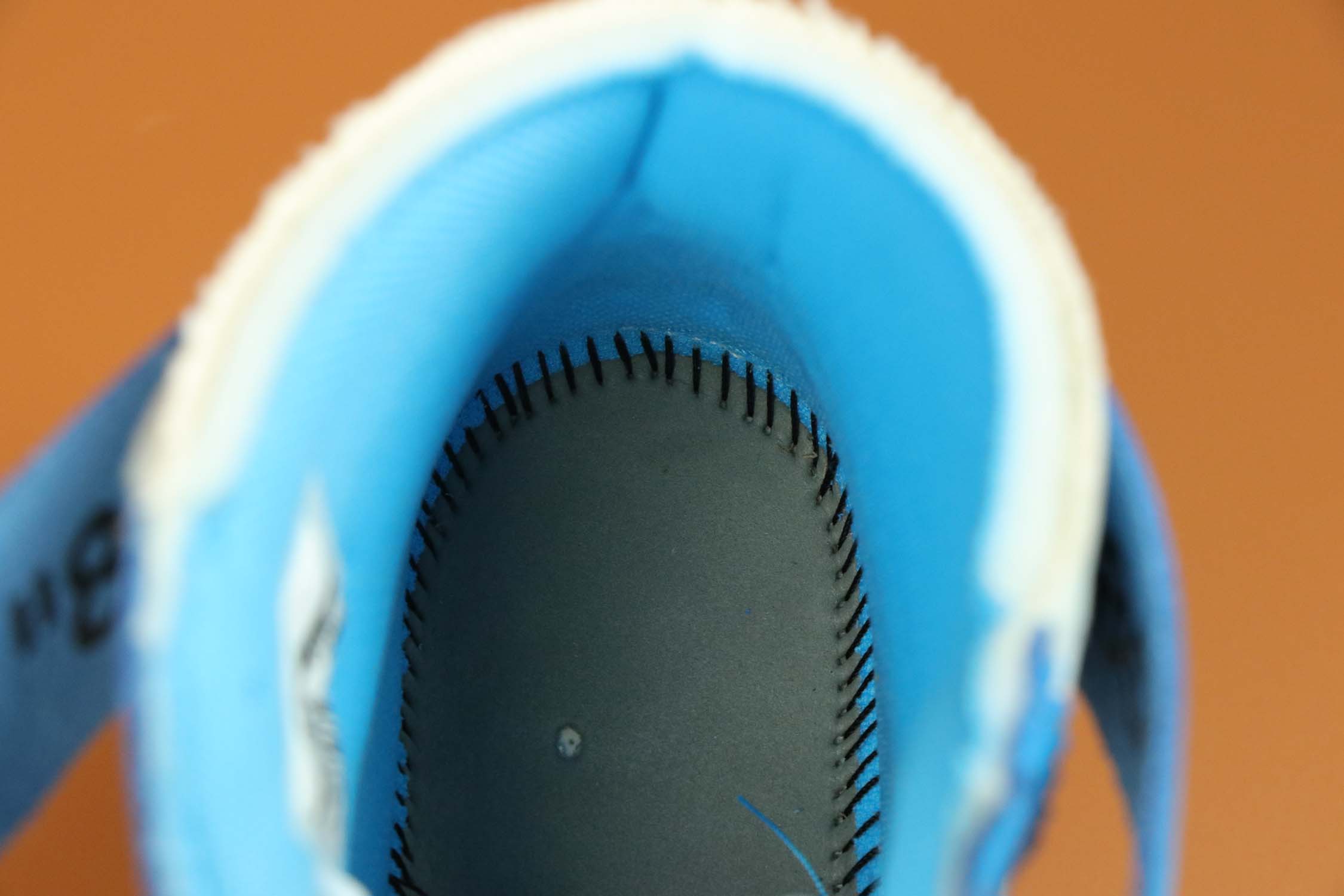 aj1北卡蓝联名ow什么皮面的,ow联名aj1北卡蓝明星穿搭