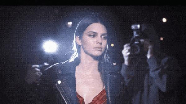 满屏的A4腰及大长腿，怎么办到的呢？