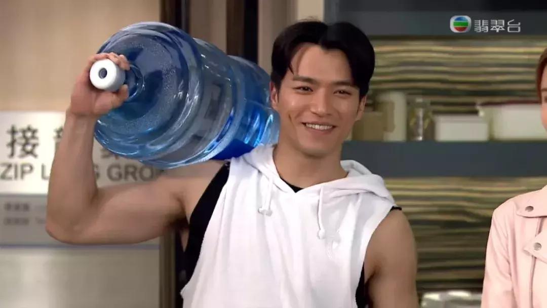 送水辉和大小姐参加前男友婚礼,送水辉大小姐公开恋情第几集