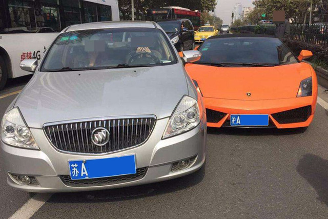 被汽车撞了对方全责对方拒绝赔偿,全责拒绝赔偿对方起诉会留案底吗