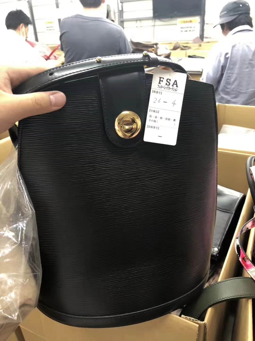 直播卖中古包,lv中古包去哪里卖能获得高价