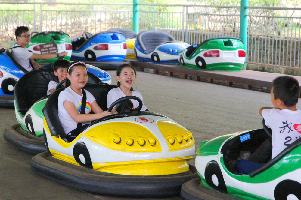 暑假带孩子逛公园,带孩子玩跳楼