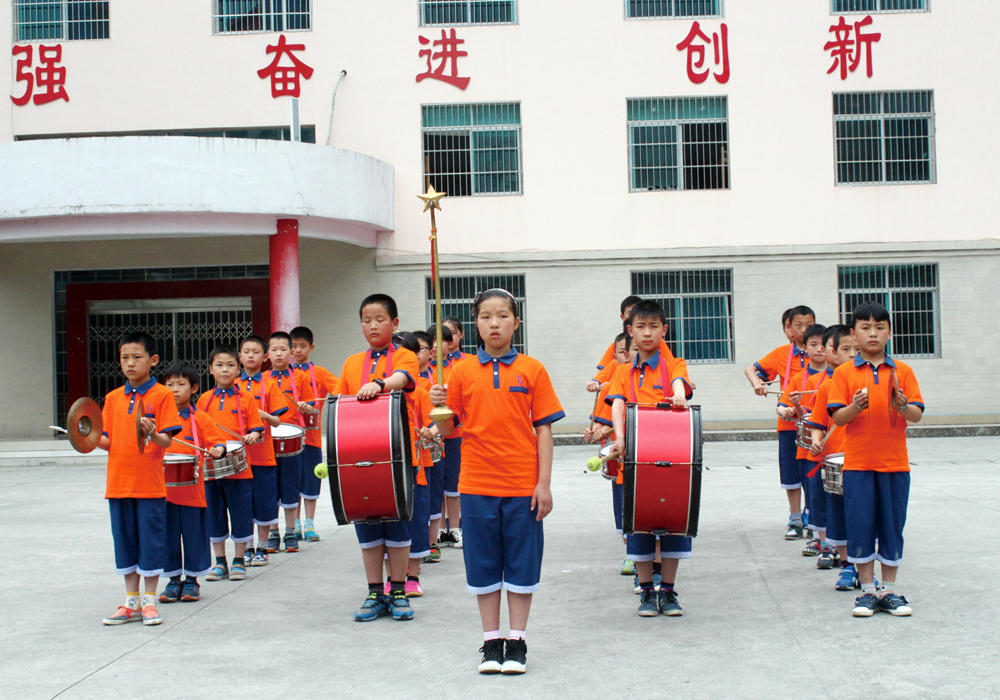 高州实验学校和黄冈实验哪家好,高州黄冈实验学校的游泳馆