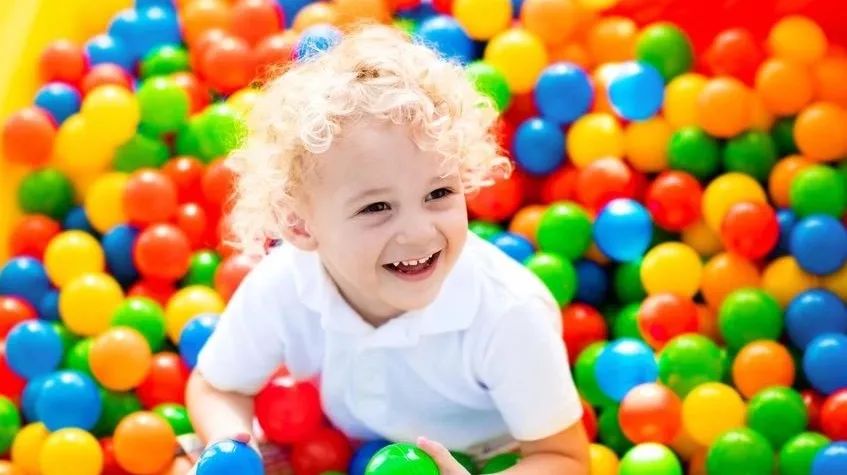 孩子越淘气越聪明吗,越动越聪明