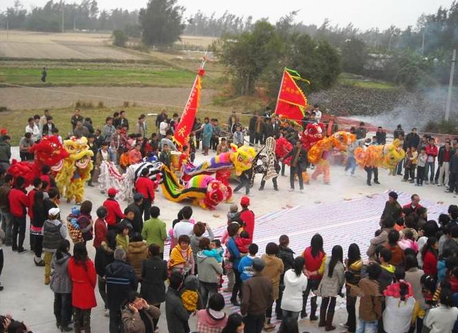 广东湛江的奇人奇事,广东湛江神奇的穿令箭民俗表演