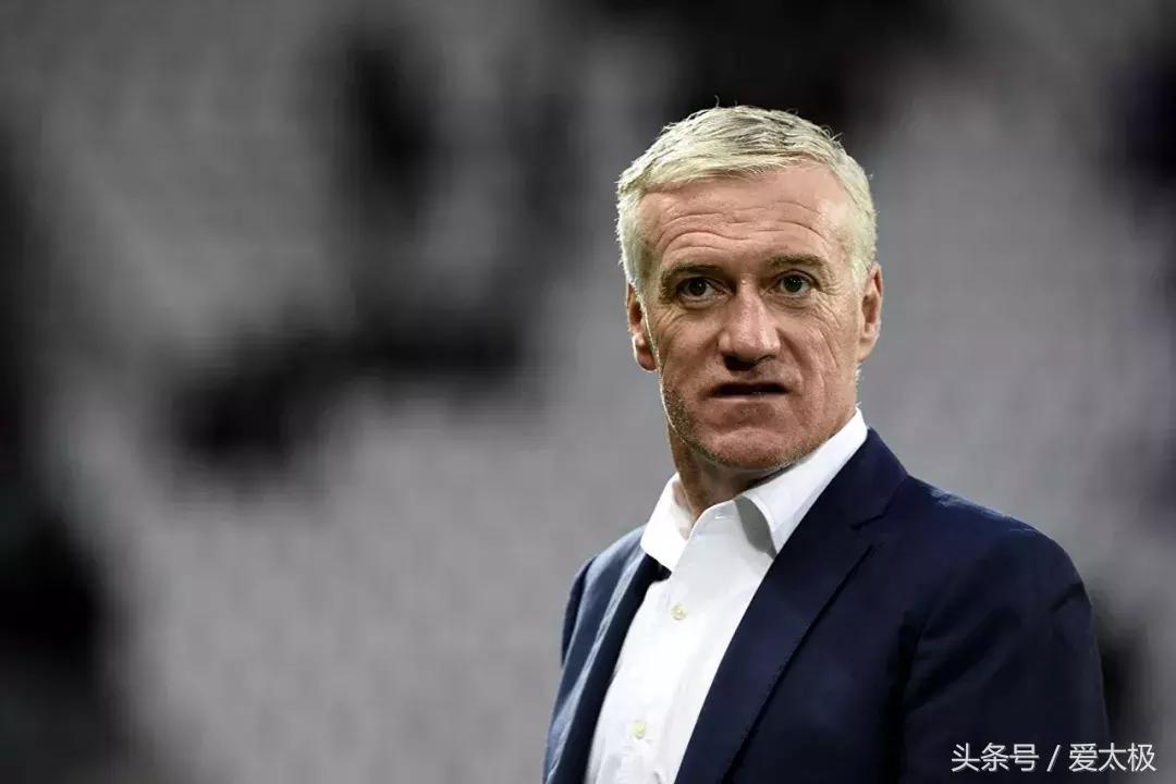 法国队2018夺冠拿大力神杯,2018世界杯法国举起大力神杯