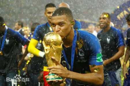 法国队20年后聚首,法国队时隔27年再进决赛