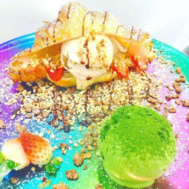 只活5分钟的短命冰激凌，花椒味PK咸蛋黄味，谁更好吃？