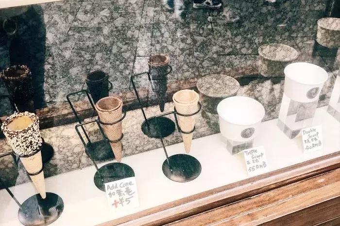 只活5分钟的短命冰激凌，花椒味PK咸蛋黄味，谁更好吃？