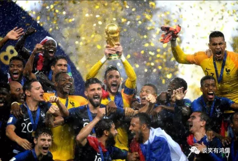 马克龙革命作品,马克龙足球