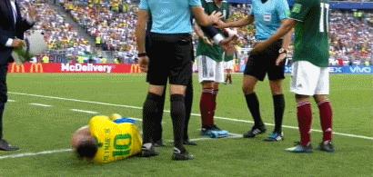 翻滚，慌的一比，点球，VAR，这注定是一届话题性十足的世界杯