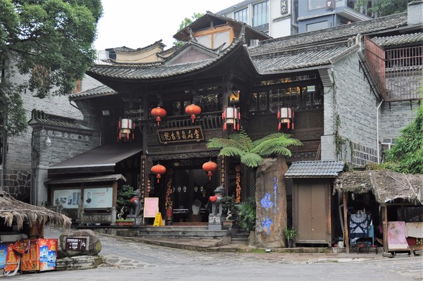 腾冲凤凰宝集泡温泉,腾冲民宿泡温泉推荐