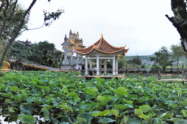 腾冲凤凰宝集泡温泉,腾冲民宿泡温泉推荐