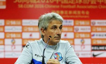 中国足坛最奇葩的事件,足坛中奇葩事件