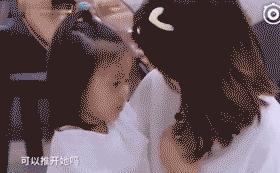 我动用了一篮子的谈判技巧，收服了一个大夏天死都不肯穿凉鞋的娃