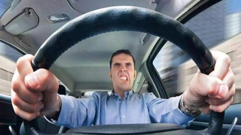 开车不小心撞人了咋办,开车不小心撞人了要住院怎么处理