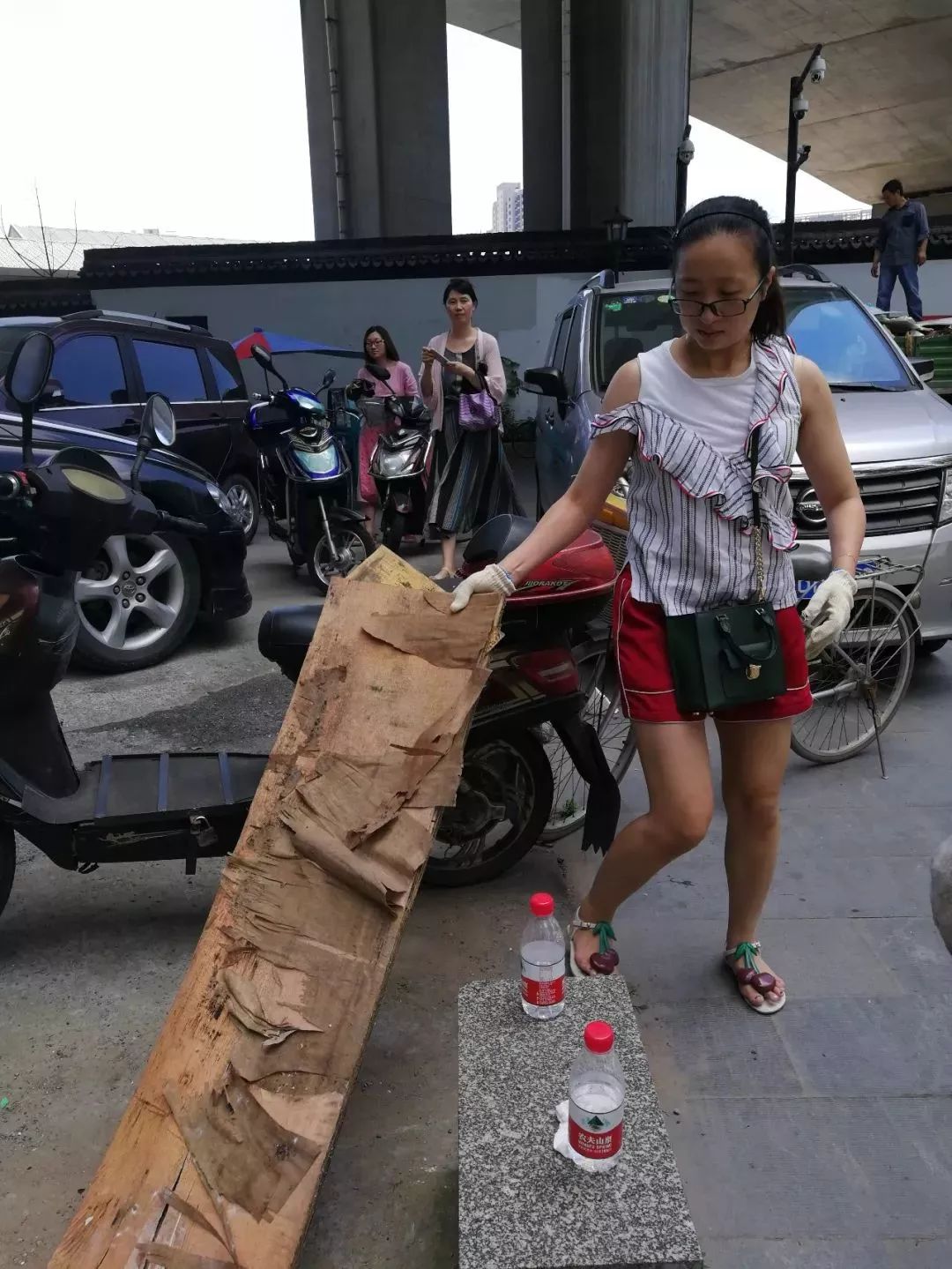 今天，有人在馒头山社区玩起了“快闪”……