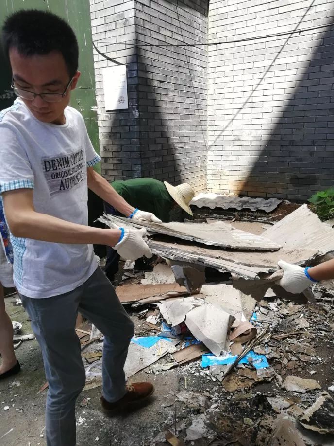 今天，有人在馒头山社区玩起了“快闪”……