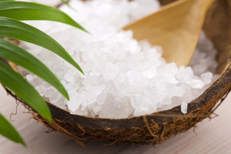 后背螨虫的症状和治疗方法,螨虫爬过皮肤的症状