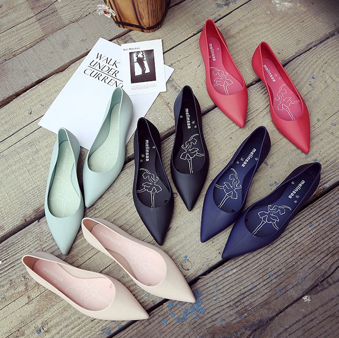 最美不是下雨天，是你穿过的那双雨鞋！一秒瘦脚，超软耐磨！