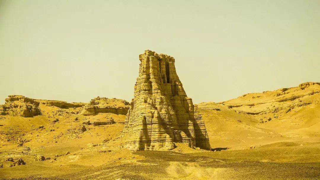 沙漠里把车开到起飞，这才是男人该玩的游戏｜远途心路