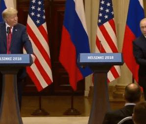 普京与特朗普碰杯,特朗普普京会面送足球视频