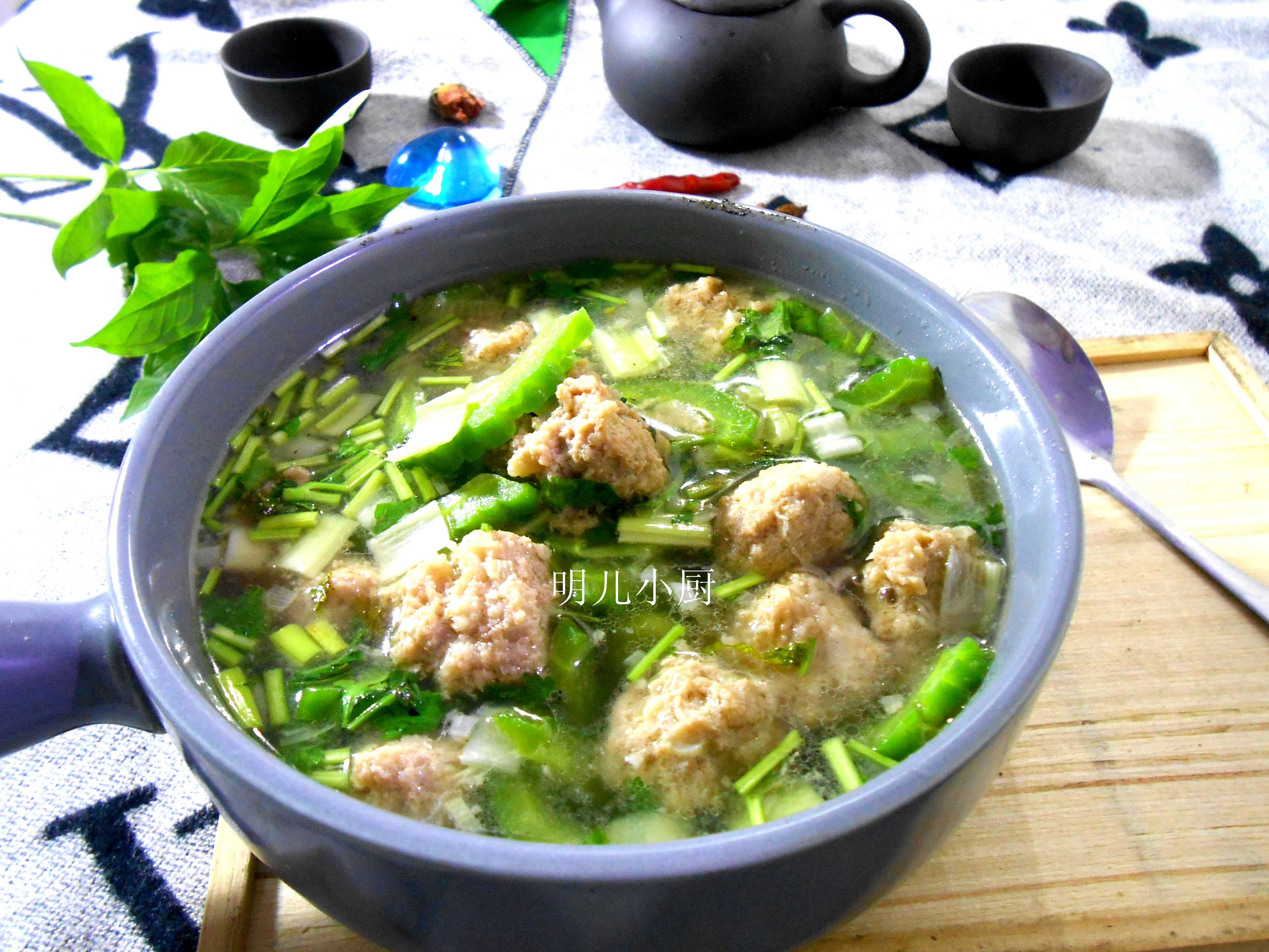 馄饨馅做汤,用馄饨料包做美食