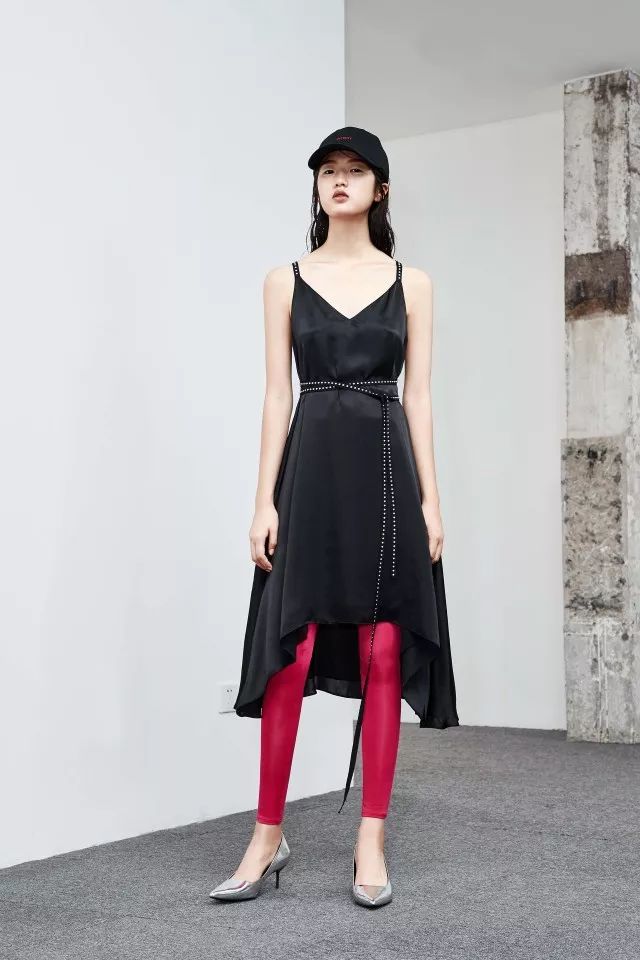 年终了到处都是促销价,年底的商品降价