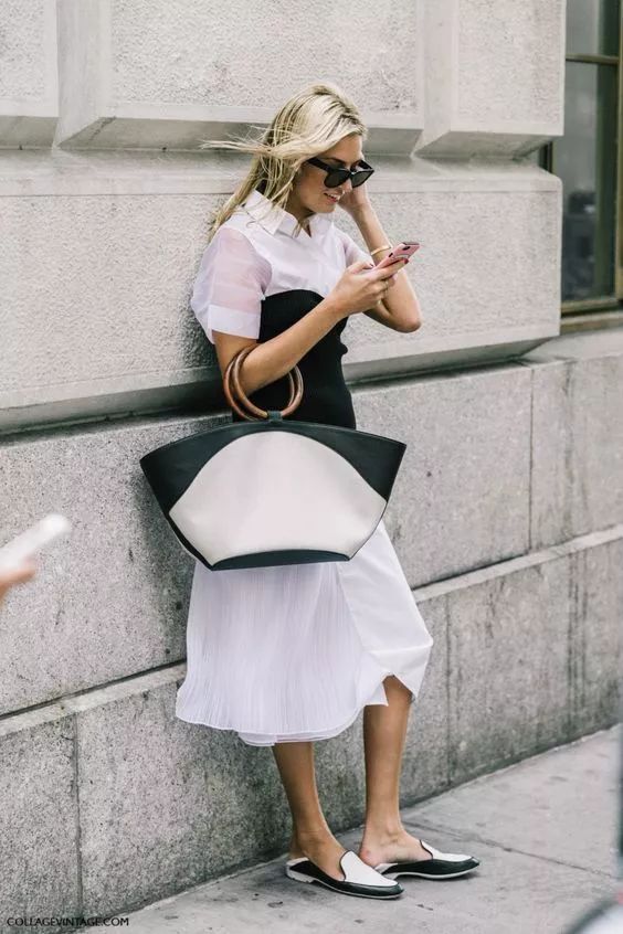 年终了到处都是促销价,年底的商品降价