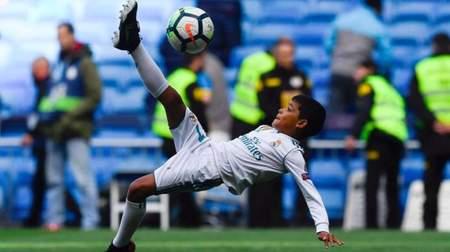 虎父无犬子迷你罗赛后受球迷追捧,虎父无犬子nba球星单挑儿子