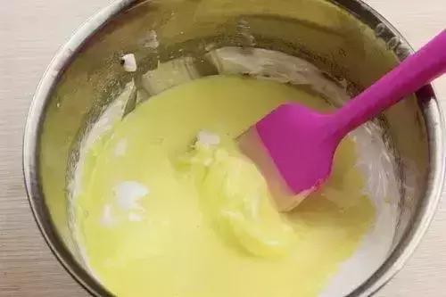 巴斯特乳酪蛋糕开裂是怎么回事,轻乳酪蛋糕为什么要裂口