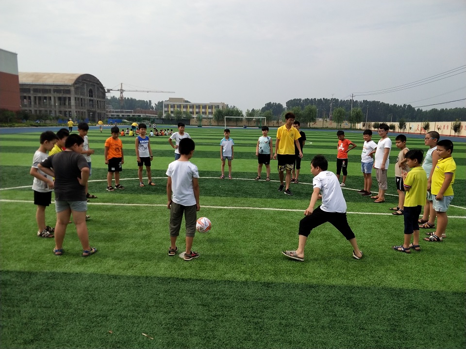 中国梦支教老师,爱心助贫困学生圆梦