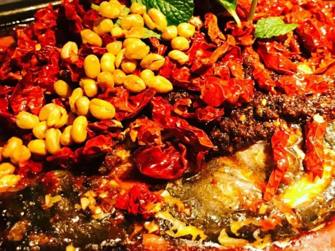 济南历下区半天妖烤鱼,济南小草屋诸葛烤鱼