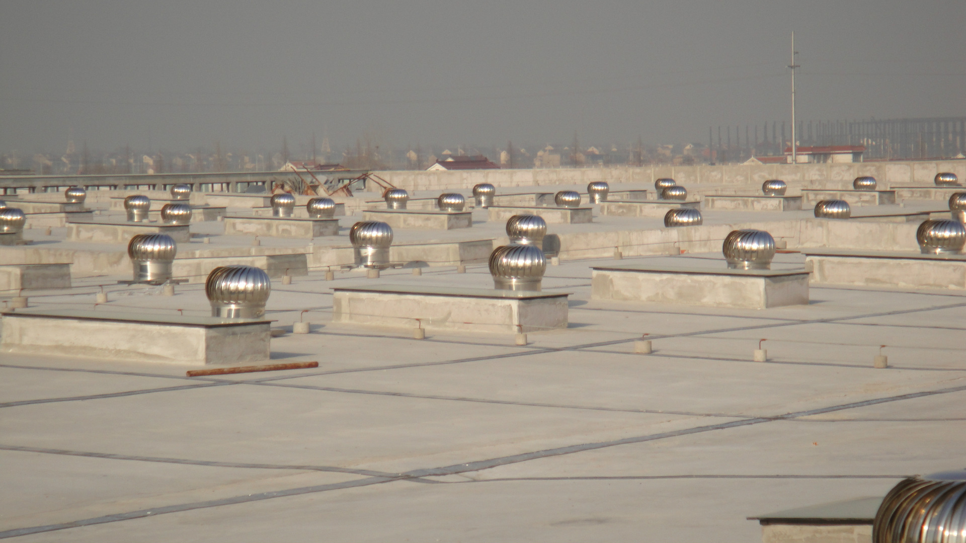 每个小区屋顶都有的“圆帽子”，没电却整天转，很多人不知道