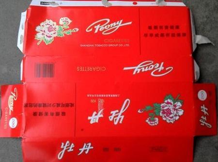 这款香烟价格不高，老烟民却都认准它，在心中的地位胜过中华