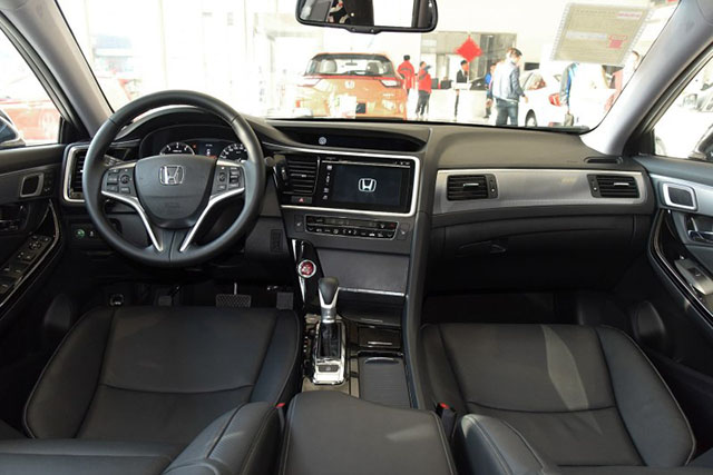 公认的豪华b级车十年开不坏仅15万,最省油质量最好的b级轿车排名