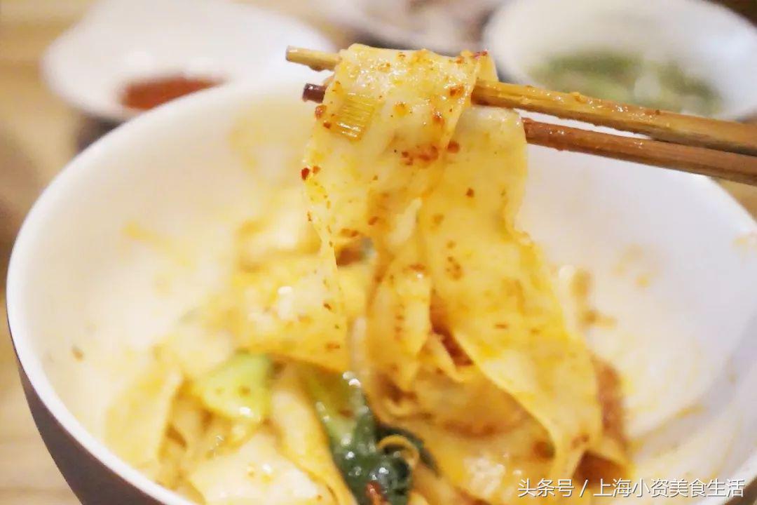 这家藏在南京路步行街背后的西北小馆，竟能把面做得天圆地方！