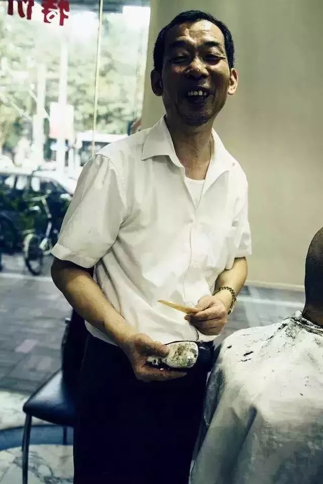 老底子剃头发视频,老底子理发